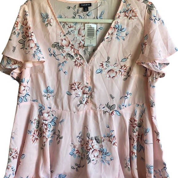 NWT Torrid Short Sleeve Pink Floral Print Top. Size 0/Large/12 - Picture 3 of 6